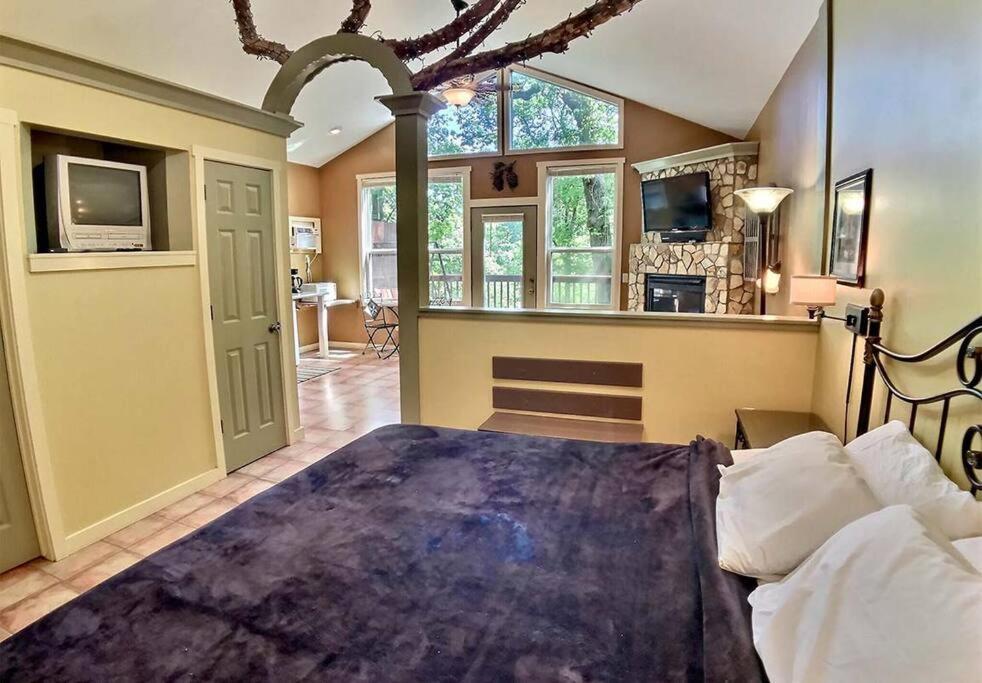 Chateau Treehouse #11 @ Oak Crest Cottages And Treehouses Eureka Springs Eksteriør billede